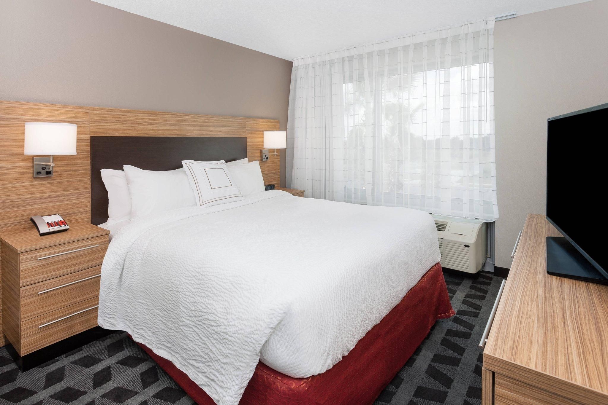 1 Bedroom Suite, 1 Queen, Sofa bed