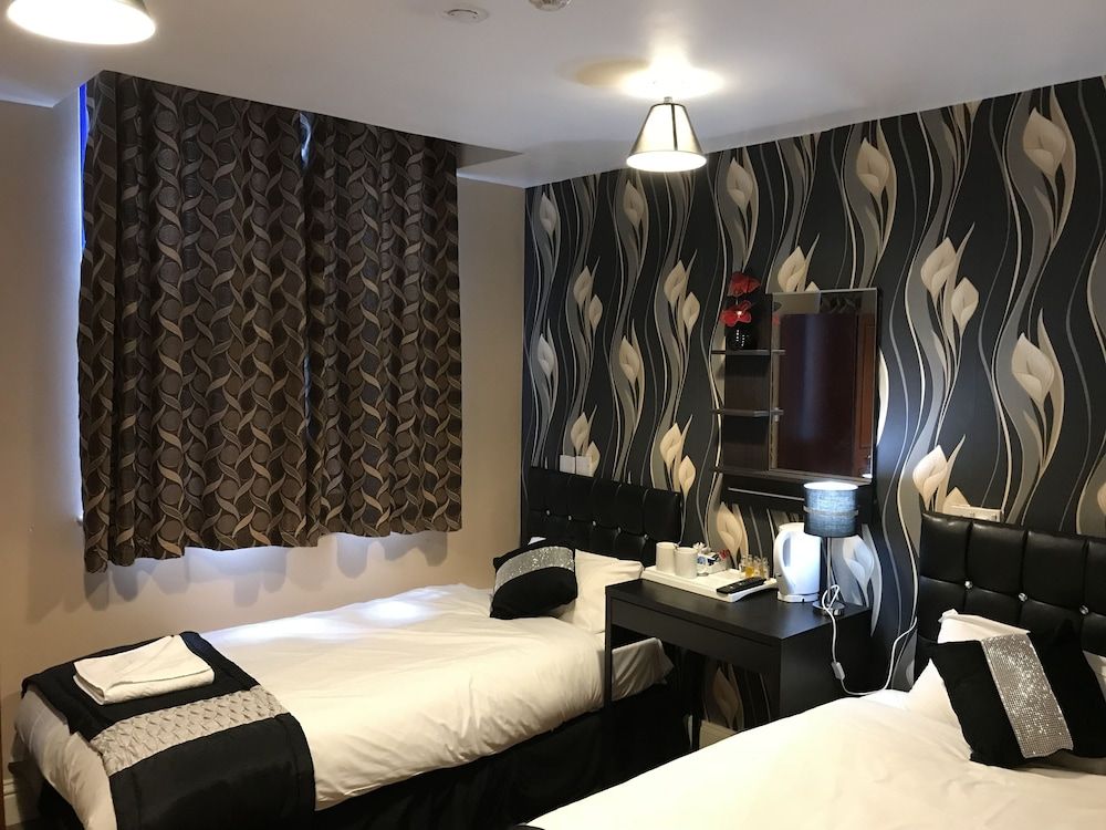 Basic Twin Room, Shared Bathroom
