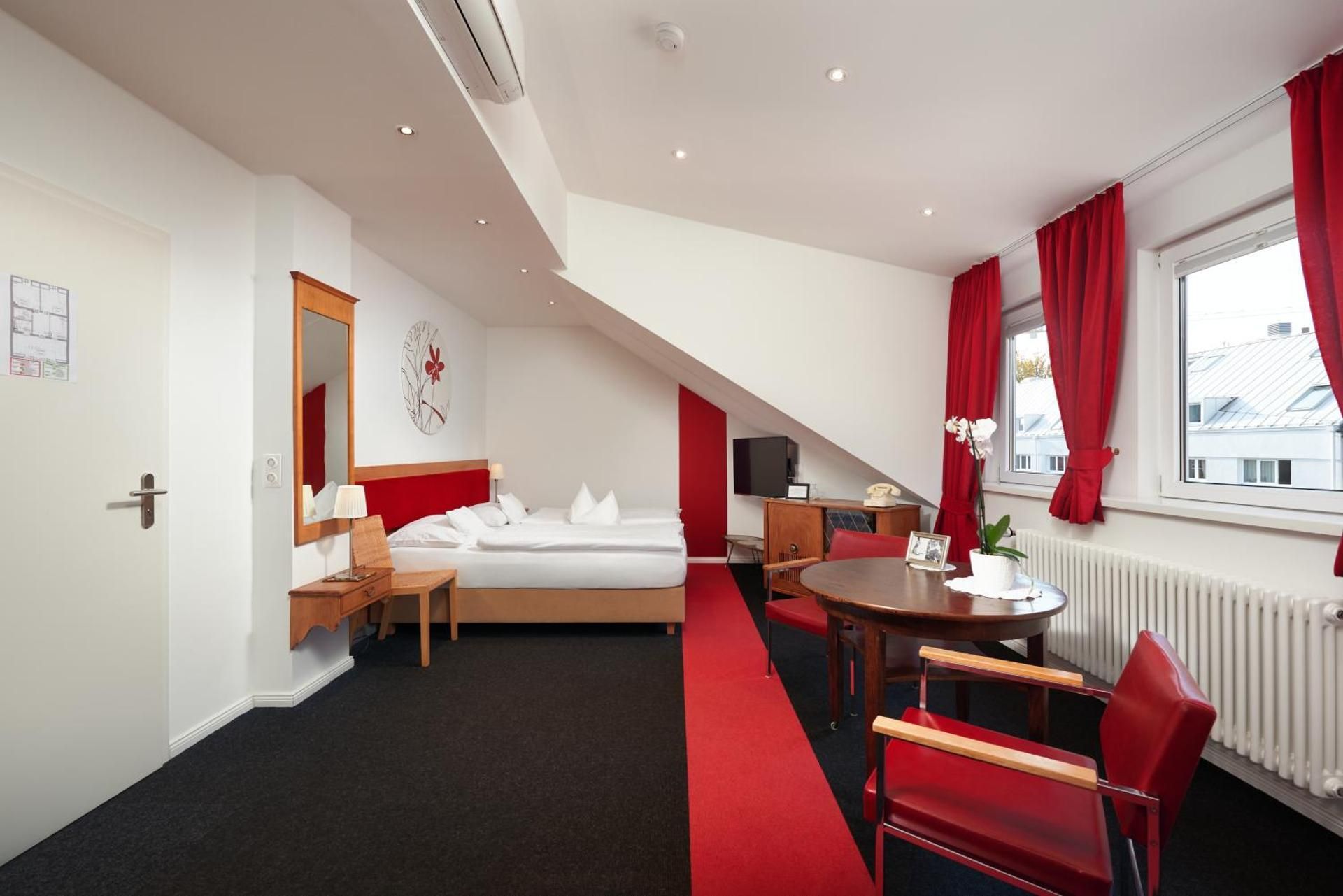 Triple Room