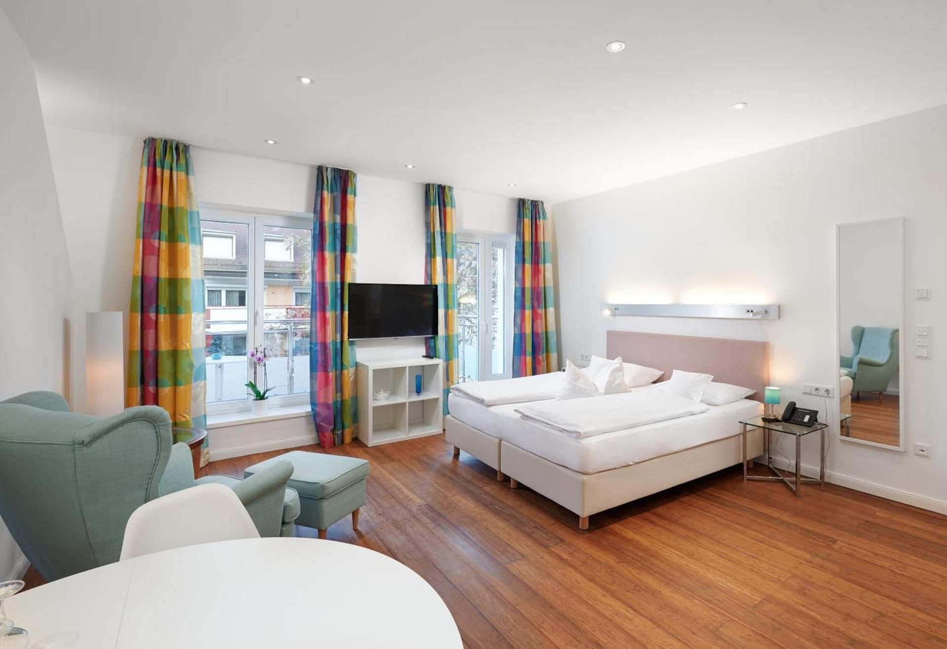 Deluxe One-Bedroom Apartment
