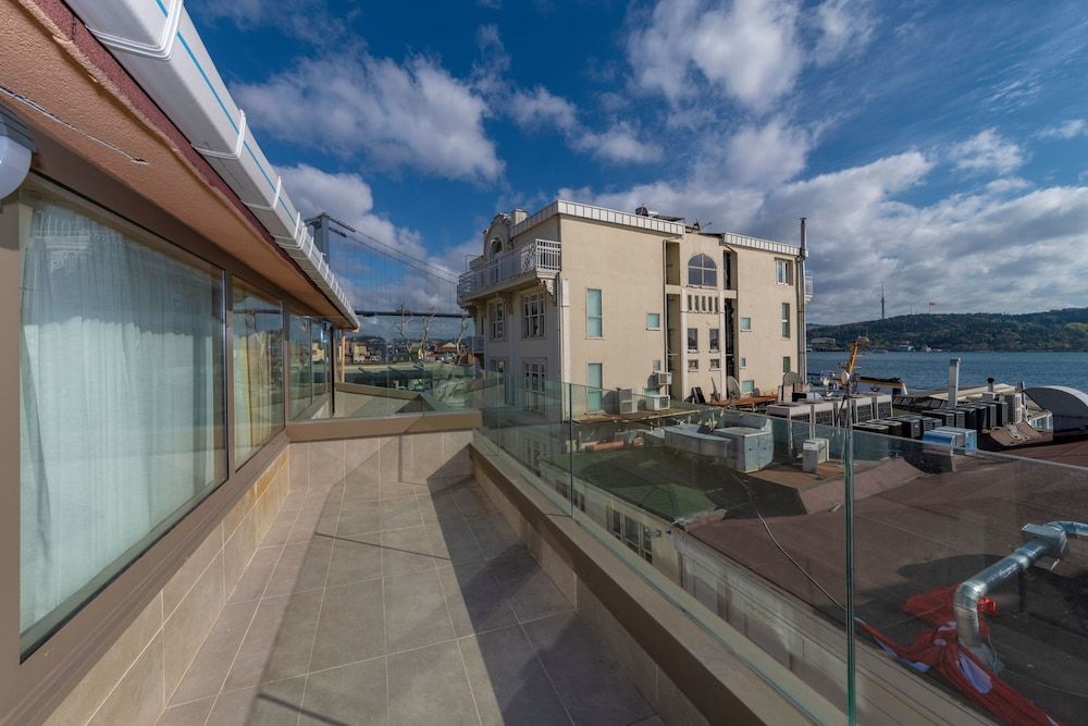 undefined Feri Suites 9