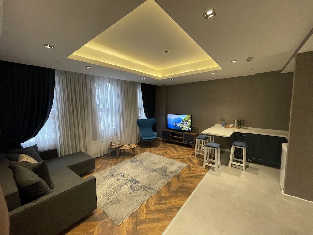 undefined Feri Suites 4