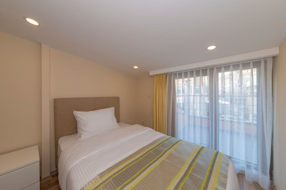 undefined Feri Suites 10