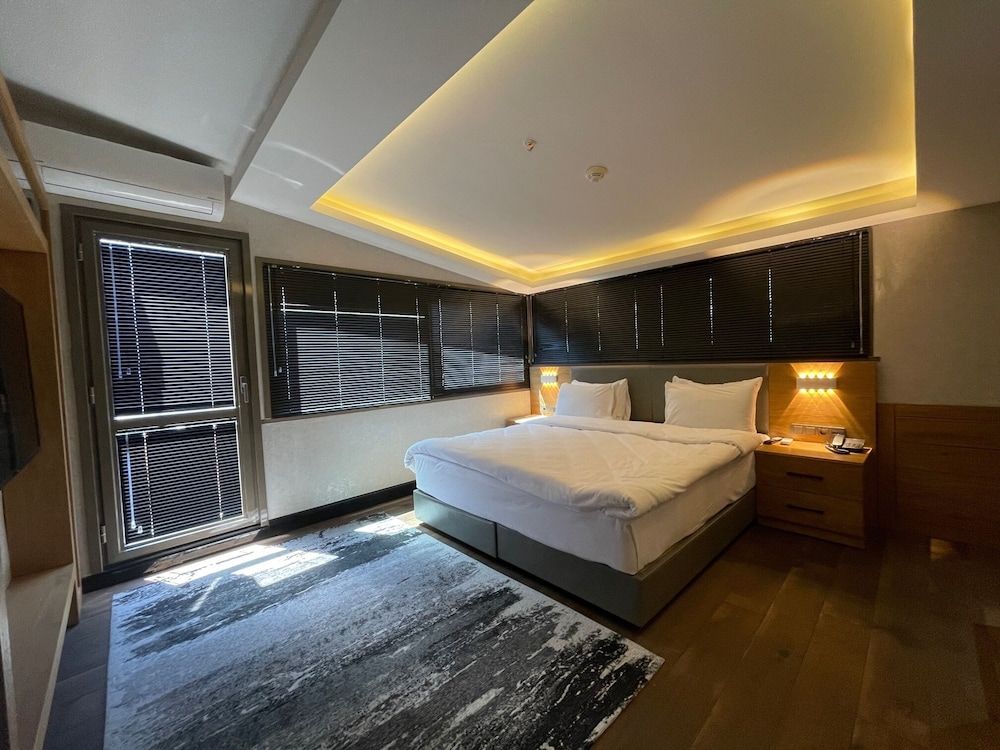 undefined Feri Suites 2