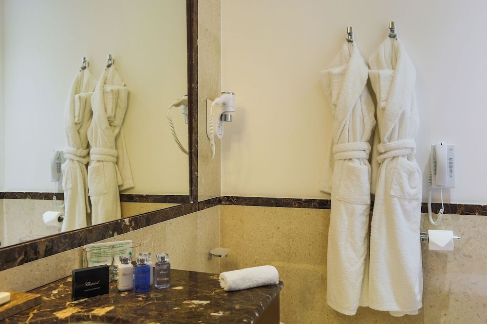 Hotel International Iasi Deluxe Room 4