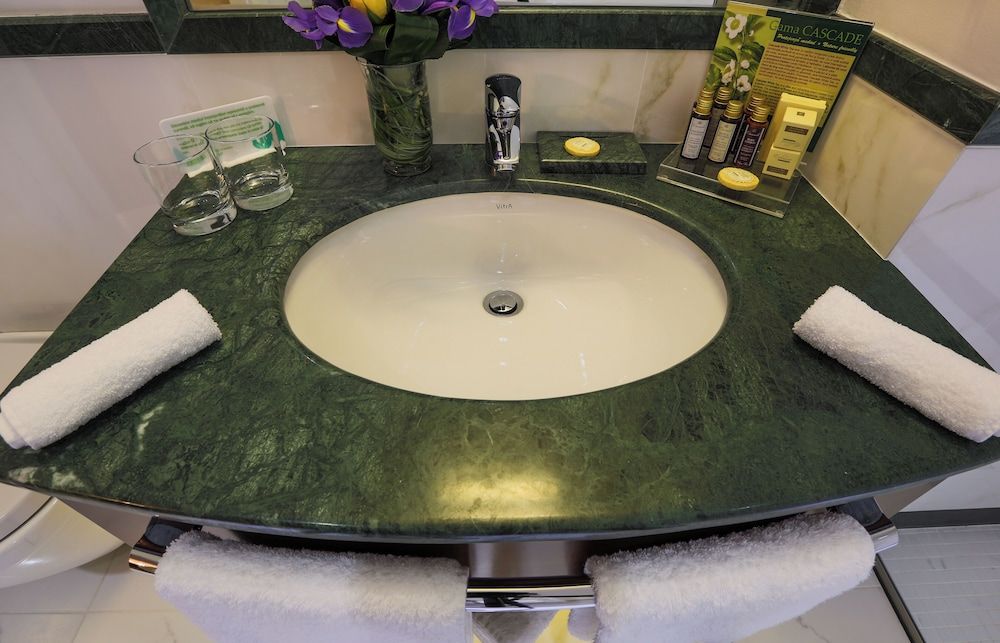 Hotel International Iasi Deluxe Room 5