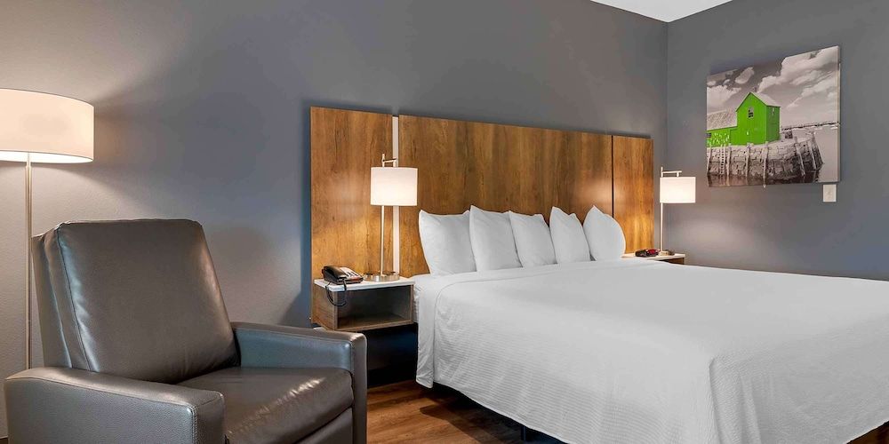 Extended Stay America Premier Suites Savannah Pooler Standard Studio, 1 King Bed, Non Smoking, Refrigerator (Microwave) 2