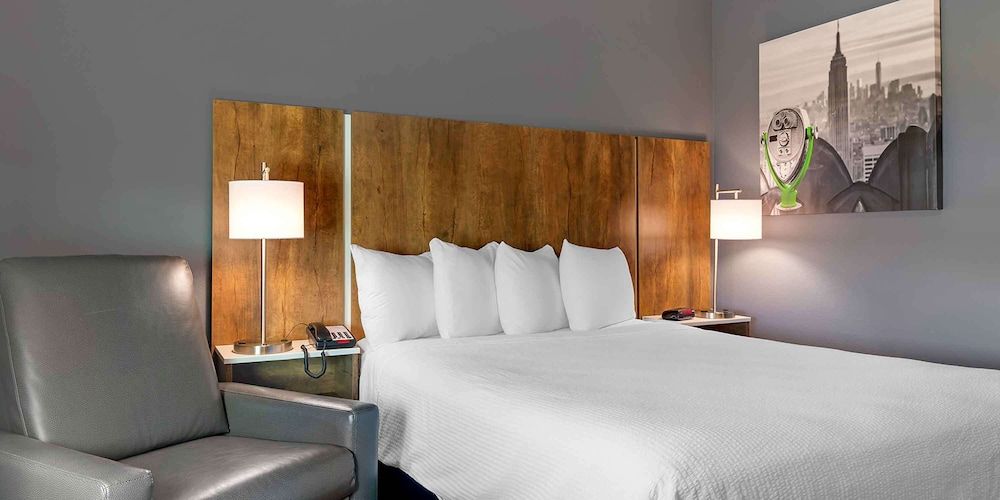 Extended Stay America Premier Suites Savannah Pooler Standard Studio, 1 Queen Bed, Non Smoking, Refrigerator (Microwave) 2