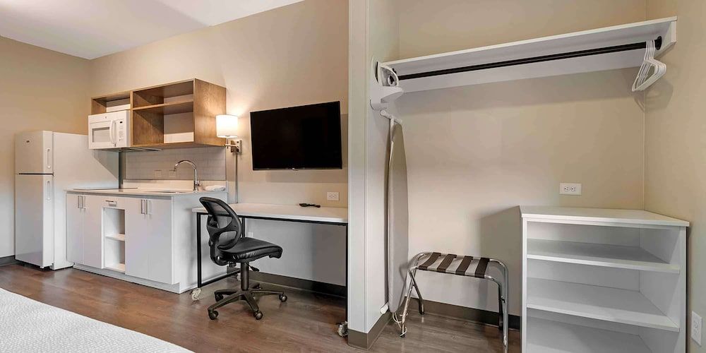 Extended Stay America Premier Suites Savannah Pooler Standard Studio, 1 Queen Bed, Non Smoking, Refrigerator (Microwave) 4