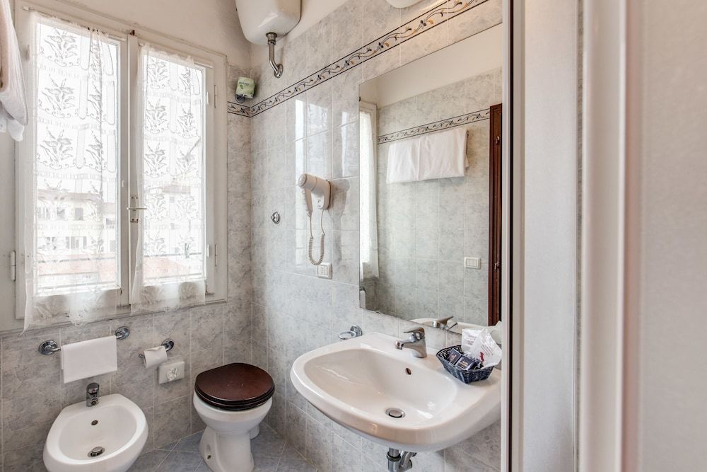 Hotel San Giorgio & Olimpic Florence Classic Twin Room 3