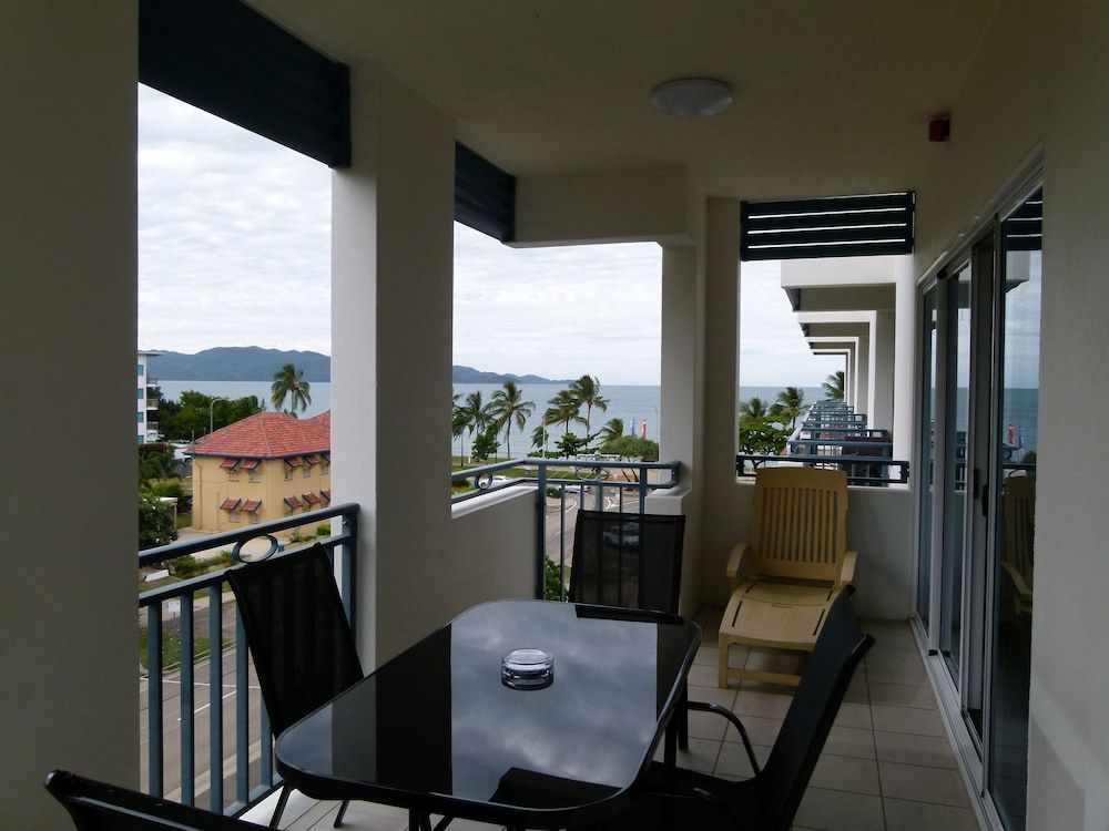 Madison Ocean Breeze Studio Queen Apartment 5