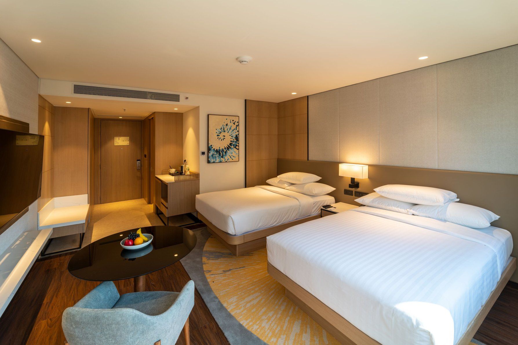 Courtyard Vadodara Deluxe Guest room, 2 Twin, City view