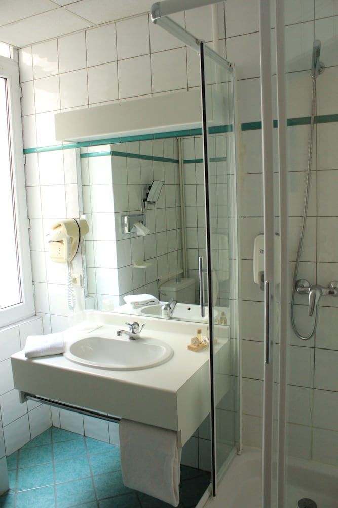 Hotel Foch Classic Room 3