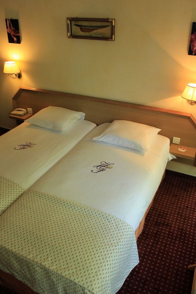undefined Hotel Foch 3
