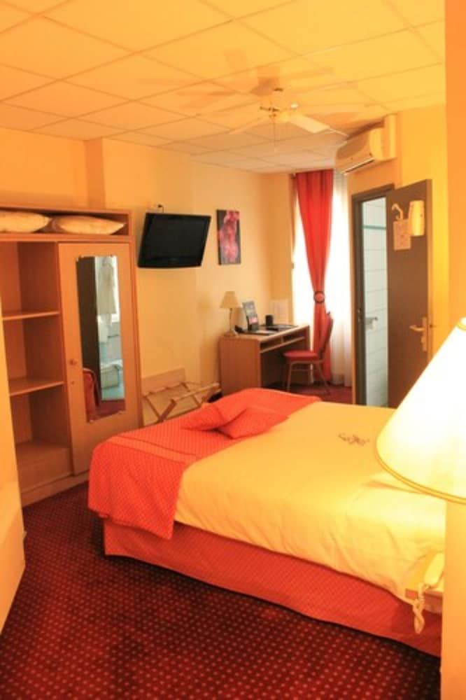 Hotel Foch Classic Room