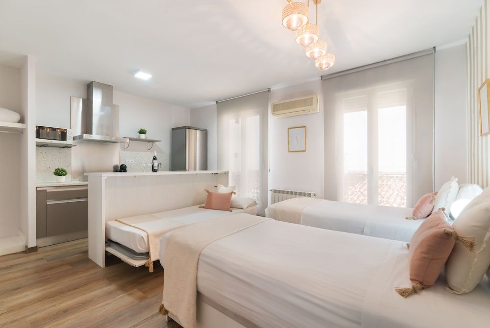 Roisa Centro Studio (Triple / 2 people) 3