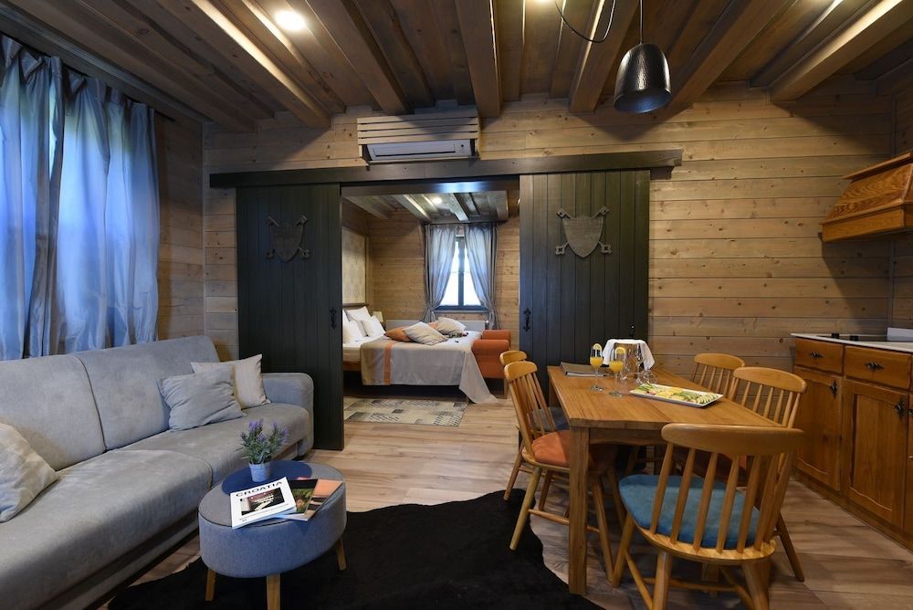 Ethno Houses Plitvica Selo Deluxe Deluxe Suite (2 Hot Tubs, DS2HT) 4