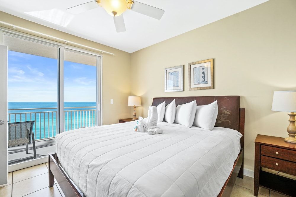 Condo, 2 Bedrooms, Ocean View (1106W)