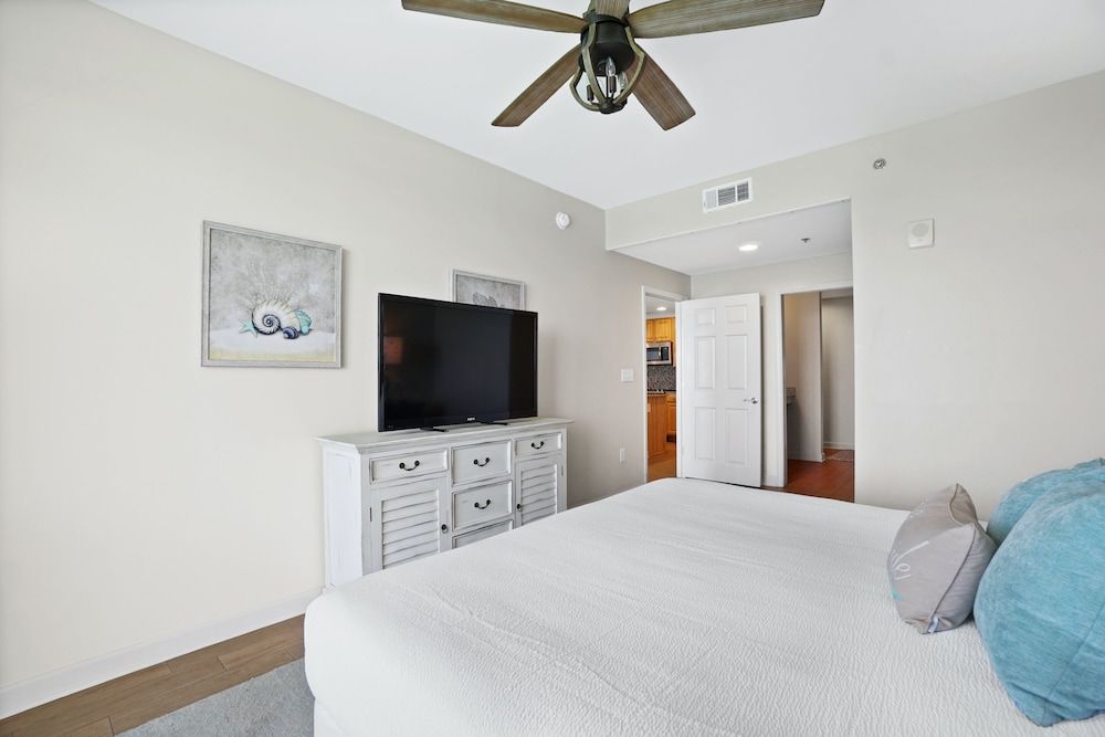 Condo, 2 Bedrooms, Ocean View (2003W)