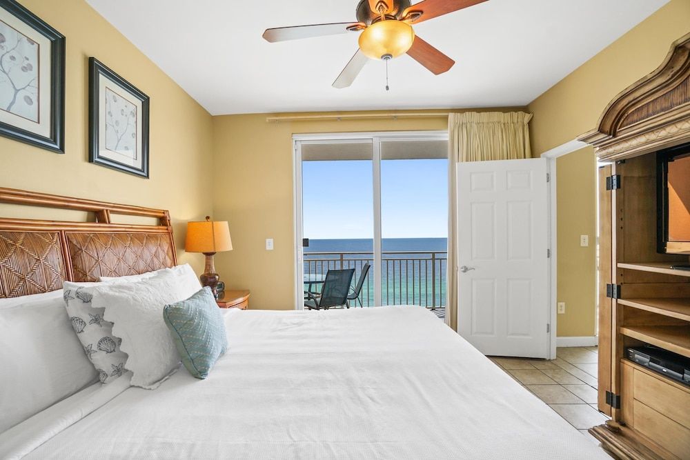 Condo, 2 Bedrooms, Ocean View (1402W)
