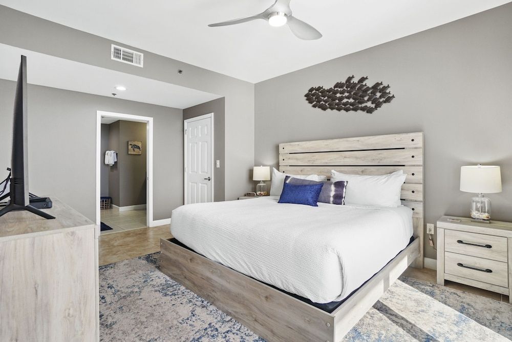 Condo, 2 Bedrooms, Ocean View (1002W)