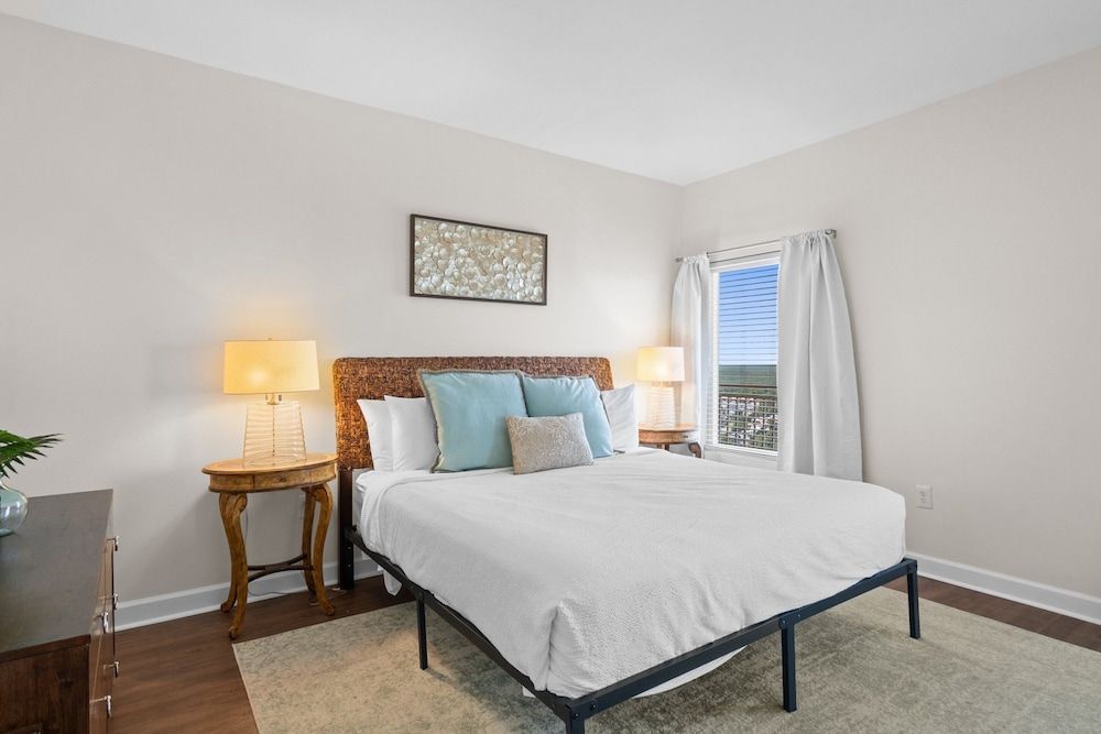 Condo, 3 Bedrooms, Ocean View (2004W)