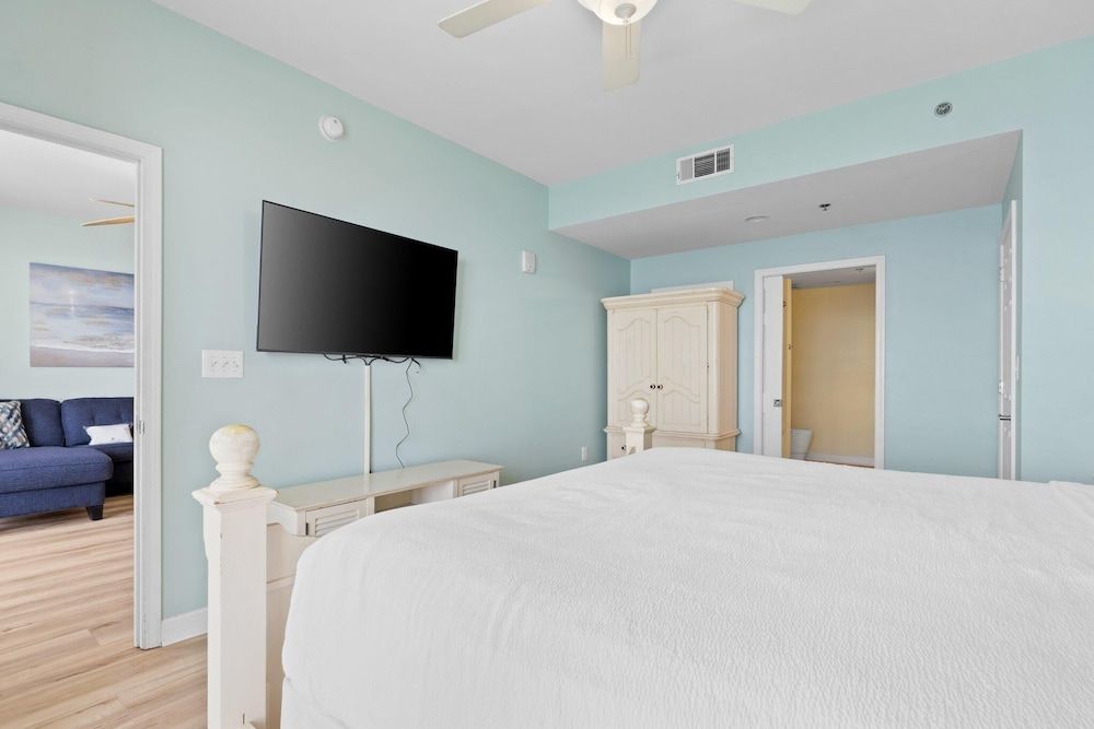 Condo, 2 Bedrooms, Ocean View (1902W)