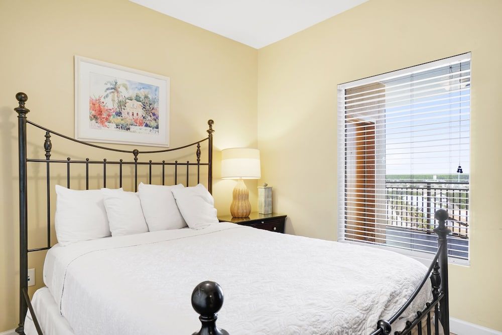 Condo, 2 Bedrooms, Ocean View (906W)