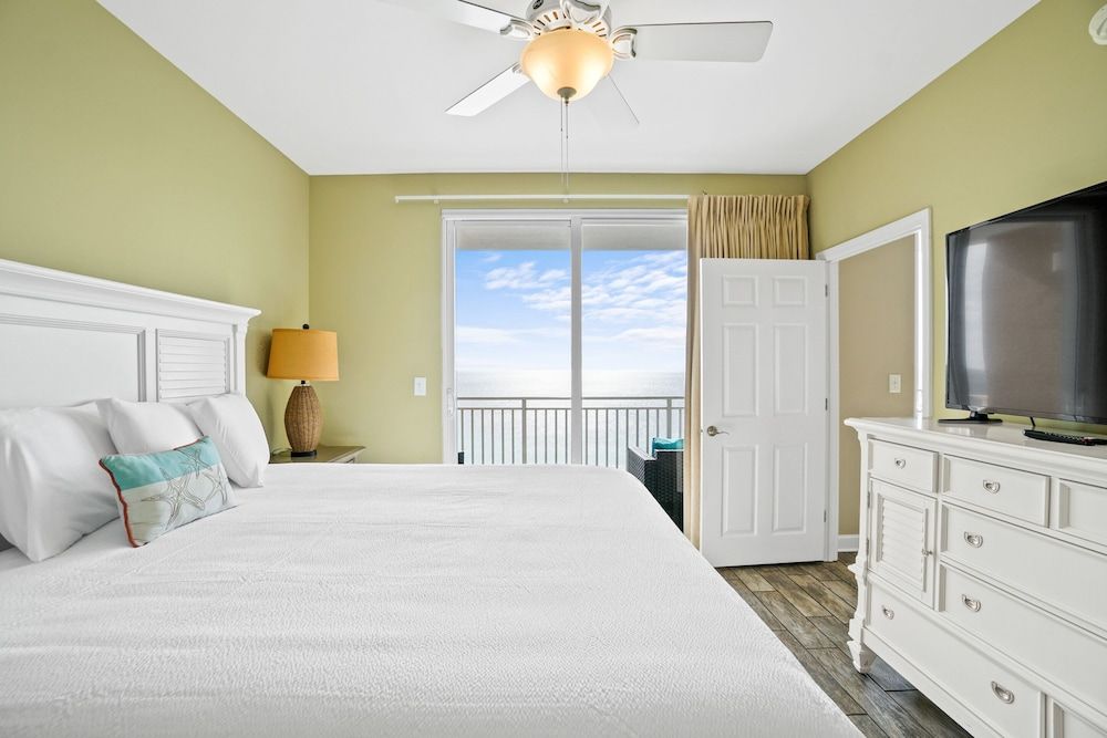 Condo, 2 Bedrooms, Ocean View (1402E)