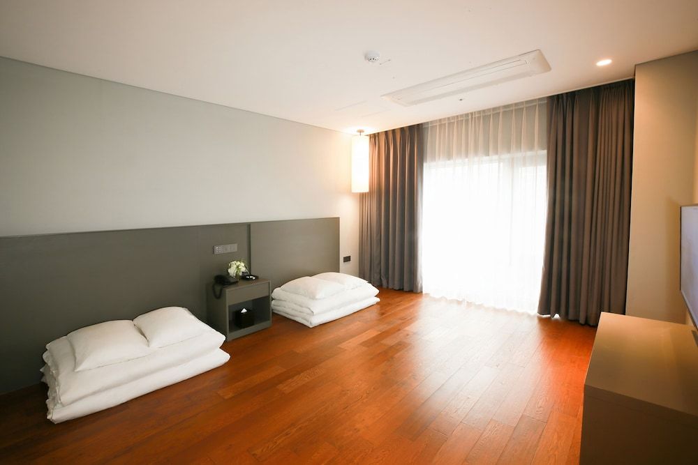 WesternLife Hotel Traditional Room