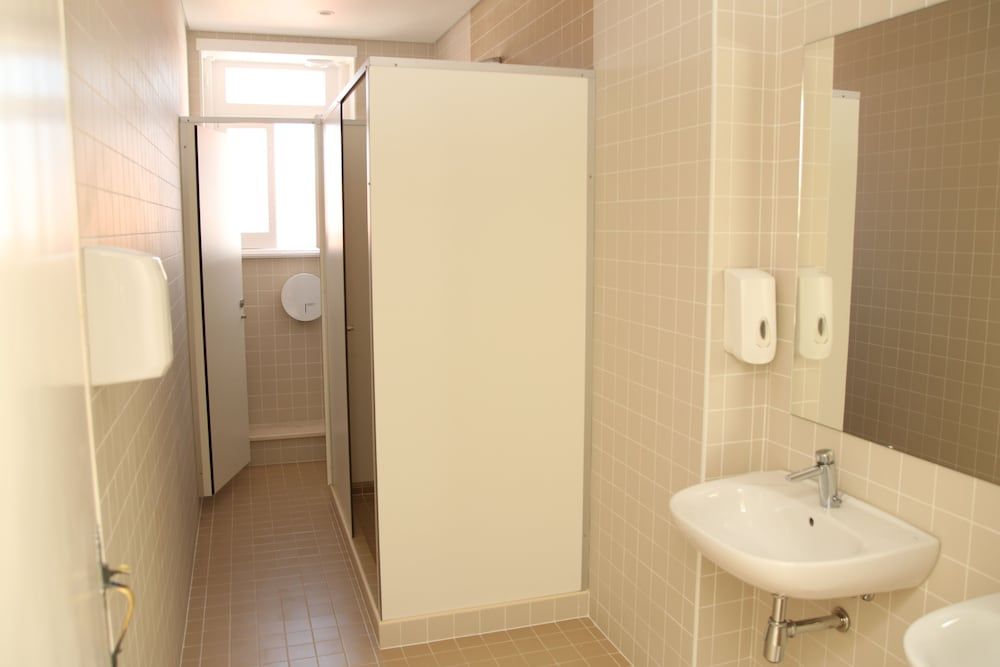Sant Jordi Hostels Lisbon Standard Twin Room, Shared Bathroom 5