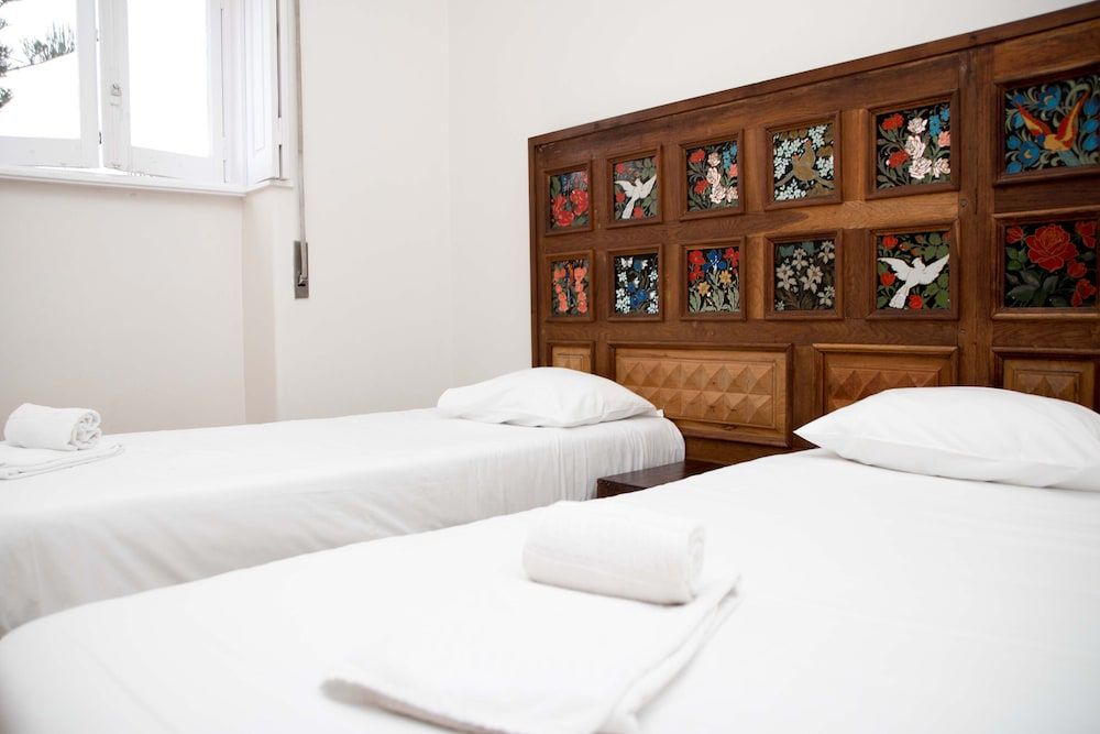 Sant Jordi Hostels Lisbon Standard Twin Room, Shared Bathroom 9