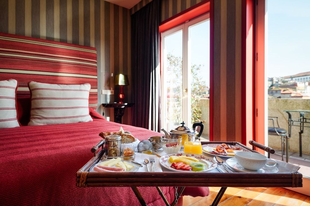 Deluxe Suite, City View