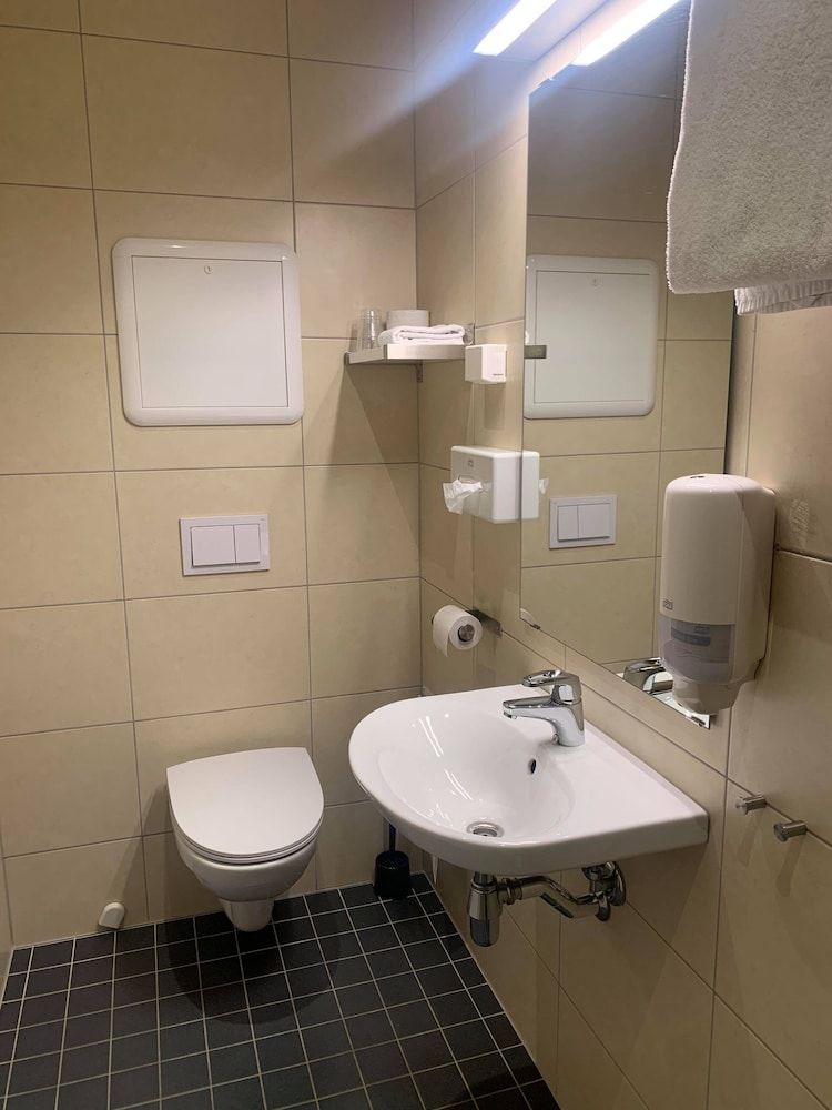 Basic Triple Room