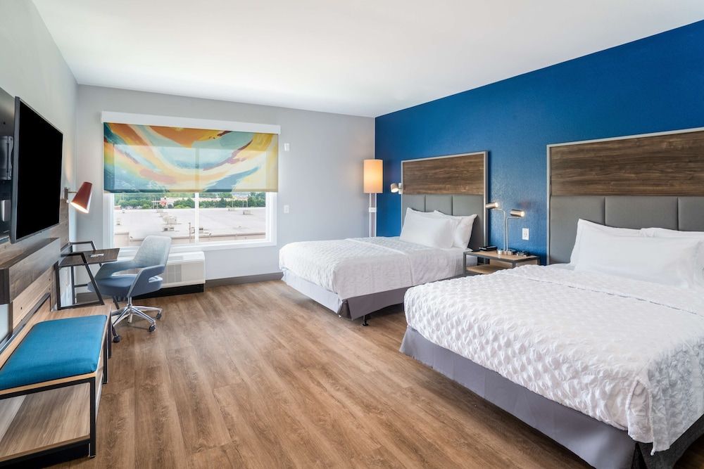 Room, 2 Queen Beds, Accessible, Bathtub (Mobility & Hearing)