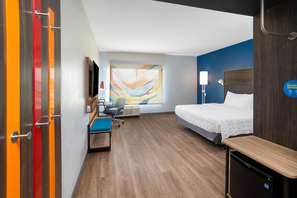 Room, 1 King Bed, Accessible, Bathtub (Hearing)