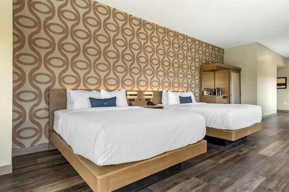 Room, 2 Queen Beds, Corner