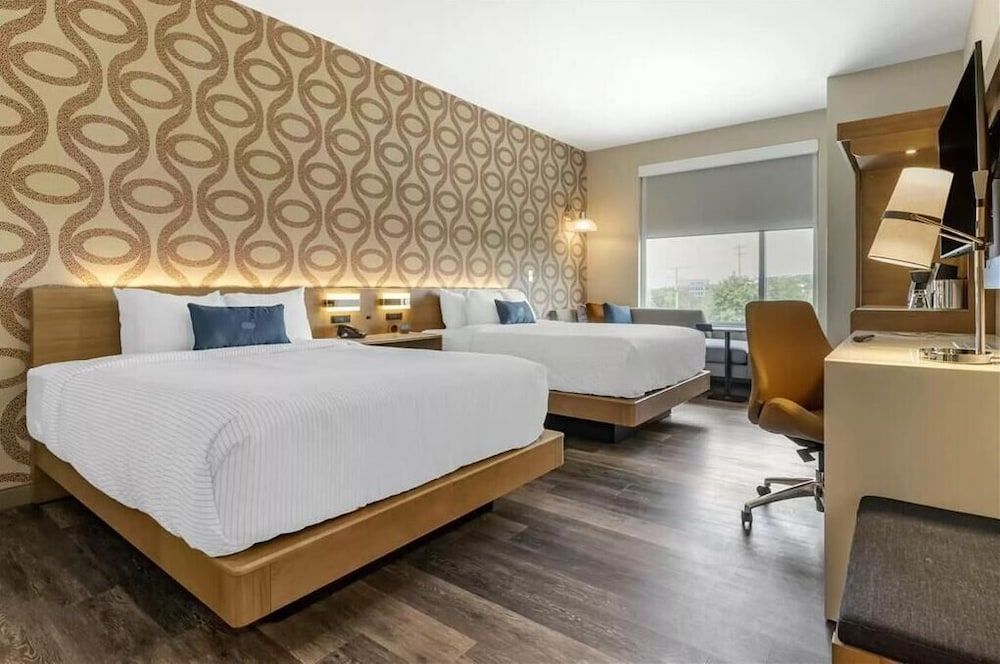 Room, 2 Queen Beds, Bathtub