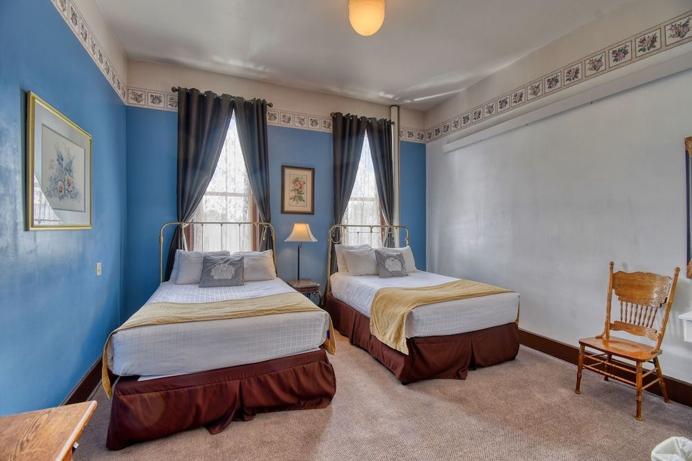 The Delaware Hotel Room, 2 Double Beds