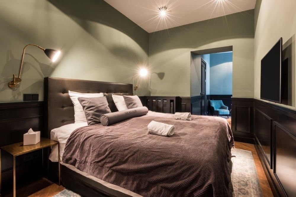 undefined The Bolster 4