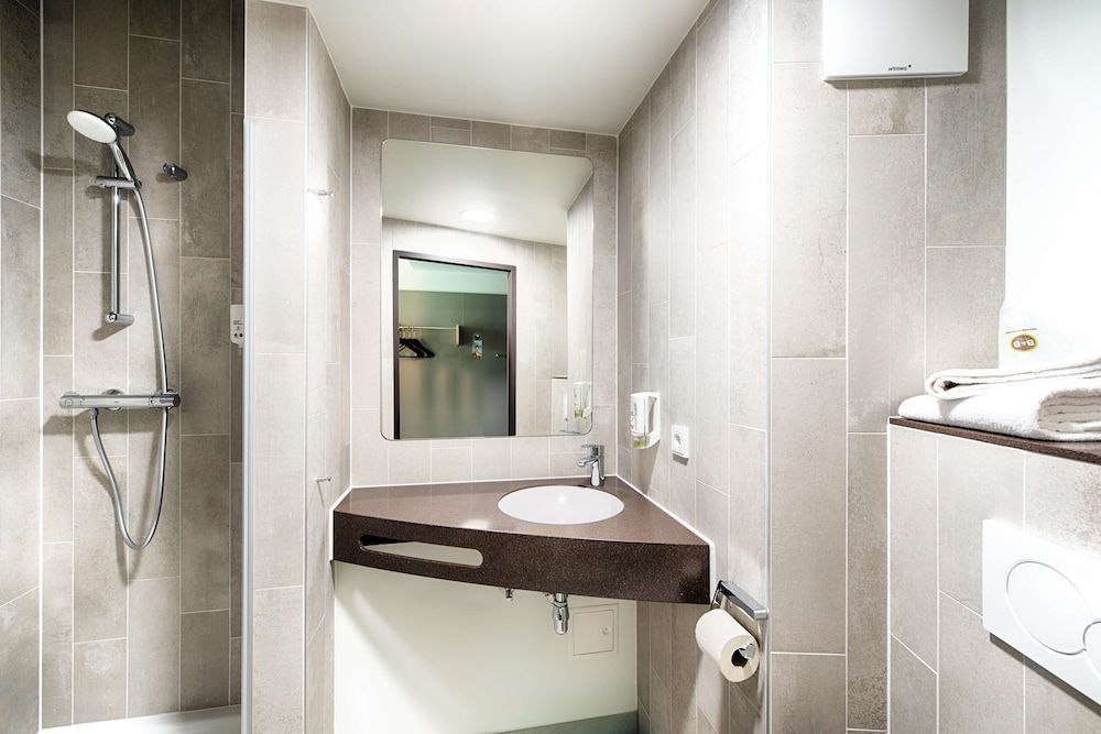 B&B Hotel Villach Twin Room 4