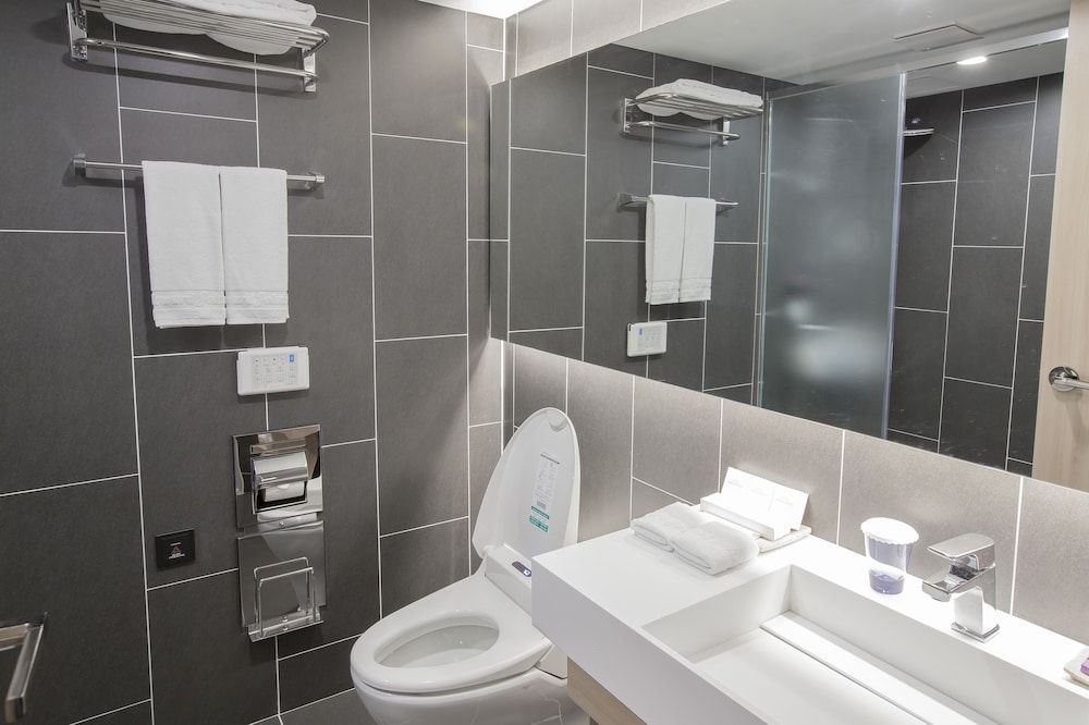 Hotel Bridge Seogwipo Standard Double Room, 1 Bedroom, Terrace, City View 4