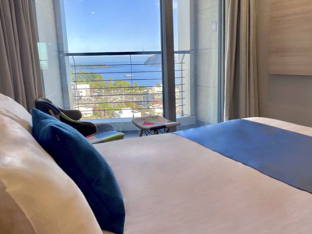 Hotel Bridge Seogwipo Deluxe Double Room, Terrace, Partial Ocean View 9
