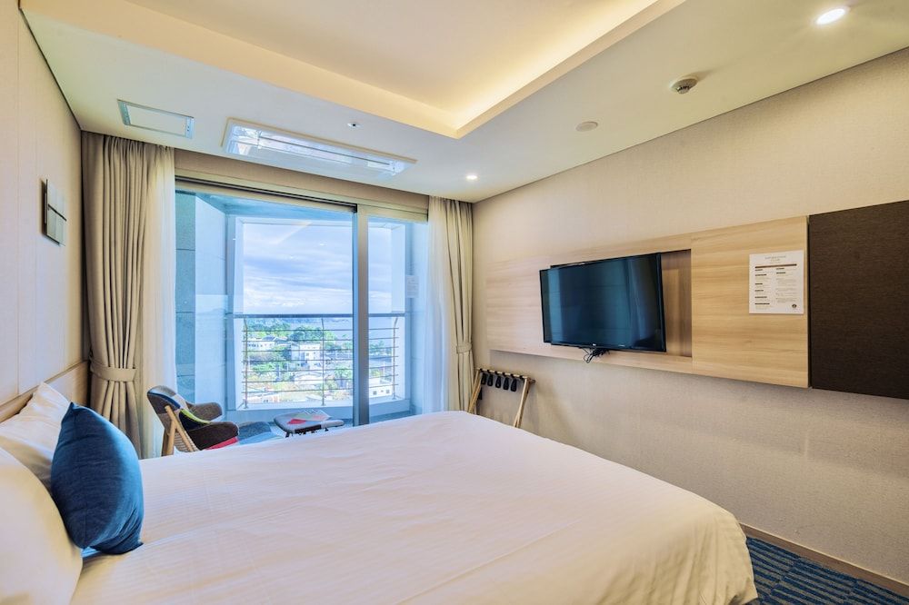 Hotel Bridge Seogwipo Deluxe Double Room, Terrace, Partial Ocean View 2