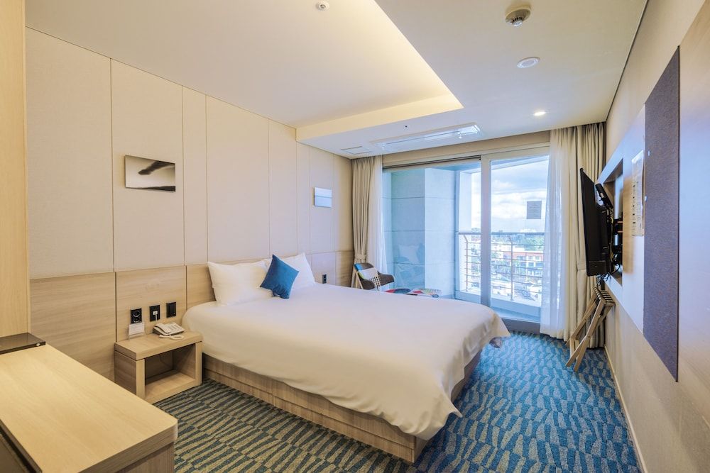 Hotel Bridge Seogwipo Deluxe Double Room, Terrace, Partial Ocean View