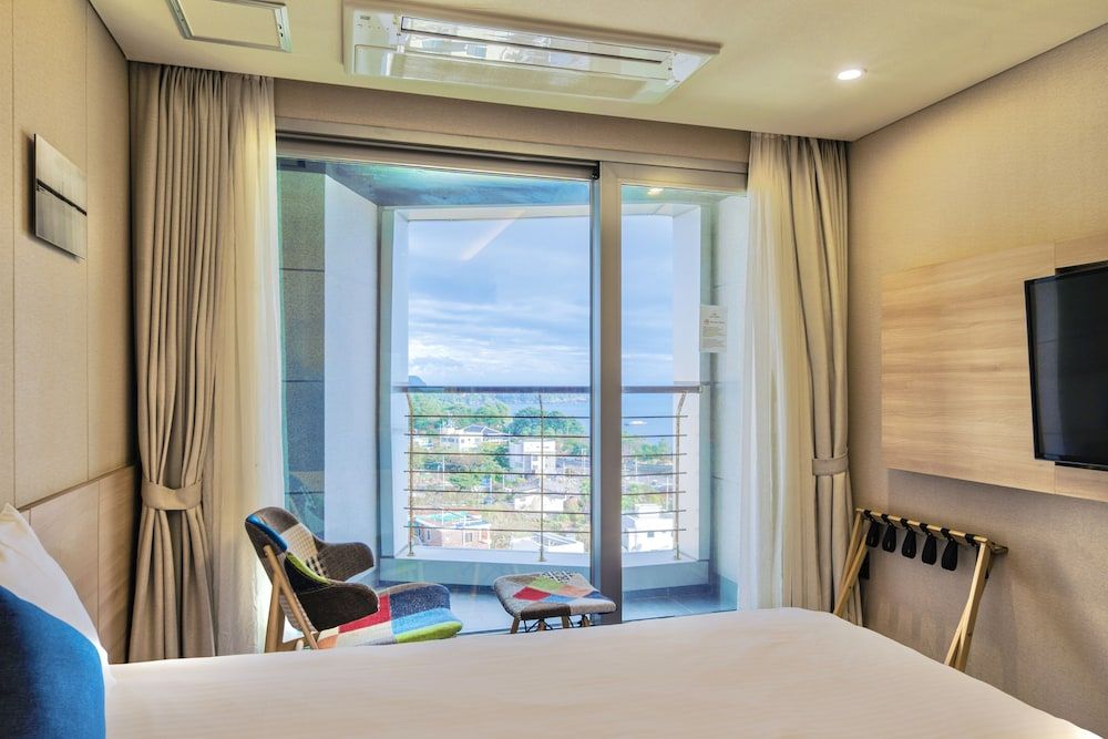 Hotel Bridge Seogwipo Deluxe Double Room, Terrace, Partial Ocean View 5