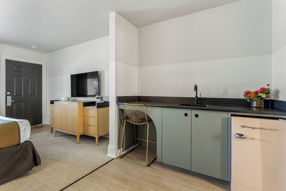 Gulf Hills Hotel & Resort King with Kitchenette (Bistro) 6