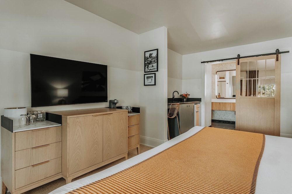 Gulf Hills Hotel & Resort King with Kitchenette (Bistro) 4