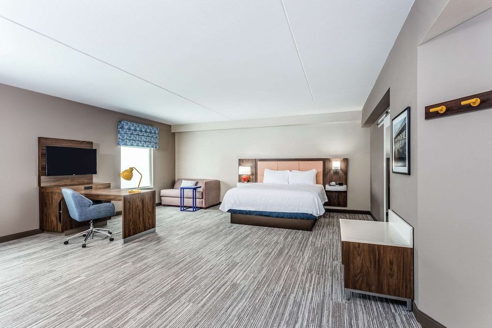 Suite, 1 King Bed, Refrigerator & Microwave (Wet bar)