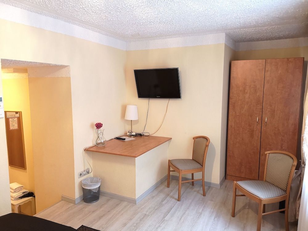 Hotel Loehr Classic Double Room (Lichtentaler Strasse 19) 6